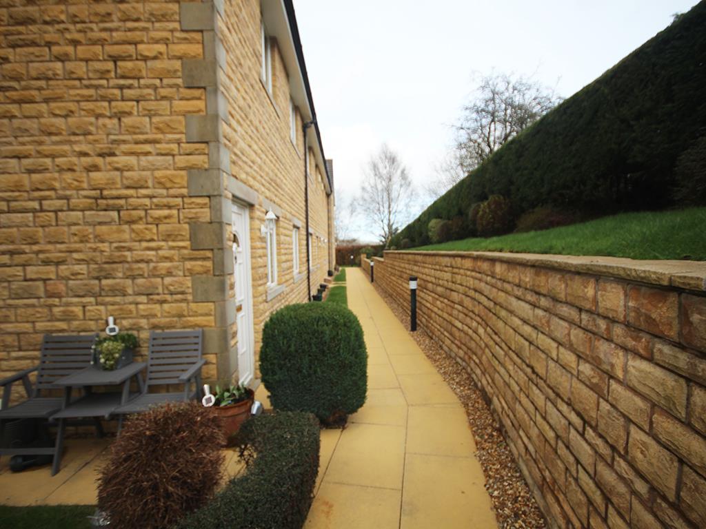 2 bedroom apartment For Sale in Colne - IMG_1827.jpg